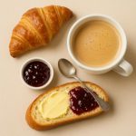 Lâart du petit-dĂ©jeuner français : croissant, tartine, cafĂ© au lait 3 Pettit dĂ©jeuner francais